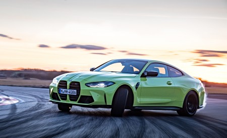 2021 BMW M4 Competition Coupe (Color: Sao Paulo Yellow) Front Three-Quarter Wallpapers 450x275 (88)