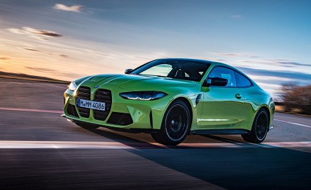 2021 BMW M4 Competition Coupe (Color: Sao Paulo Yellow) Front Three-Quarter Wallpapers 450x275 (89)