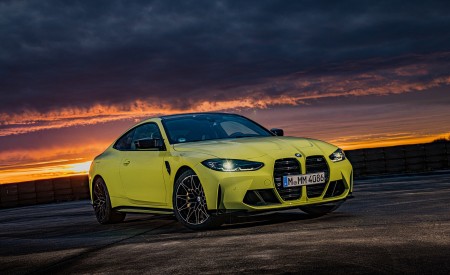 2021 BMW M4 Competition Coupe (Color: Sao Paulo Yellow) Front Three-Quarter Wallpapers 450x275 (97)