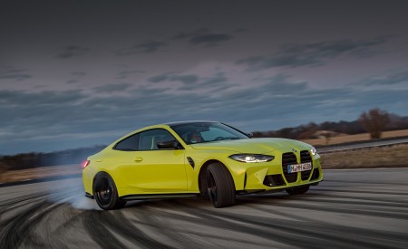 2021 BMW M4 Competition Coupe (Color: Sao Paulo Yellow) Front Three-Quarter Wallpapers 450x275 (90)