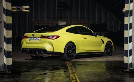 2021 BMW M4 Competition Coupe (Color: Sao Paulo Yellow) Rear Three-Quarter Wallpapers 450x275 (107)