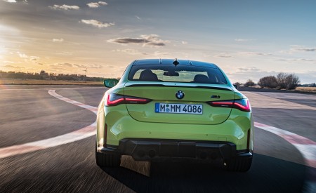 2021 BMW M4 Competition Coupe (Color: Sao Paulo Yellow) Rear Wallpapers 450x275 (92)