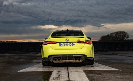 2021 BMW M4 Competition Coupe (Color: Sao Paulo Yellow) Rear Wallpapers 450x275 (99)