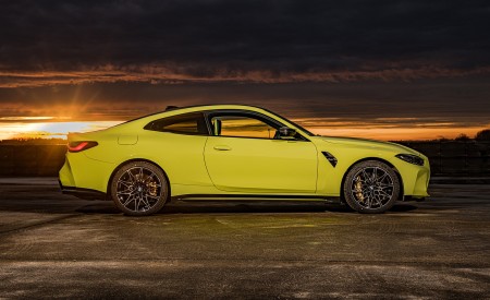 2021 BMW M4 Competition Coupe (Color: Sao Paulo Yellow) Side Wallpapers 450x275 (100)