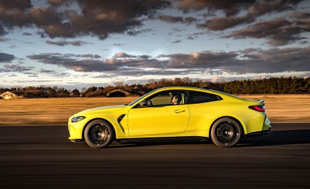 2021 BMW M4 Competition Coupe (Color: Sao Paulo Yellow) Side Wallpapers 450x275 (94)