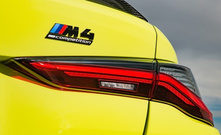 2021 BMW M4 Competition Coupe (Color: Sao Paulo Yellow) Tail Light Wallpapers 450x275 (110)