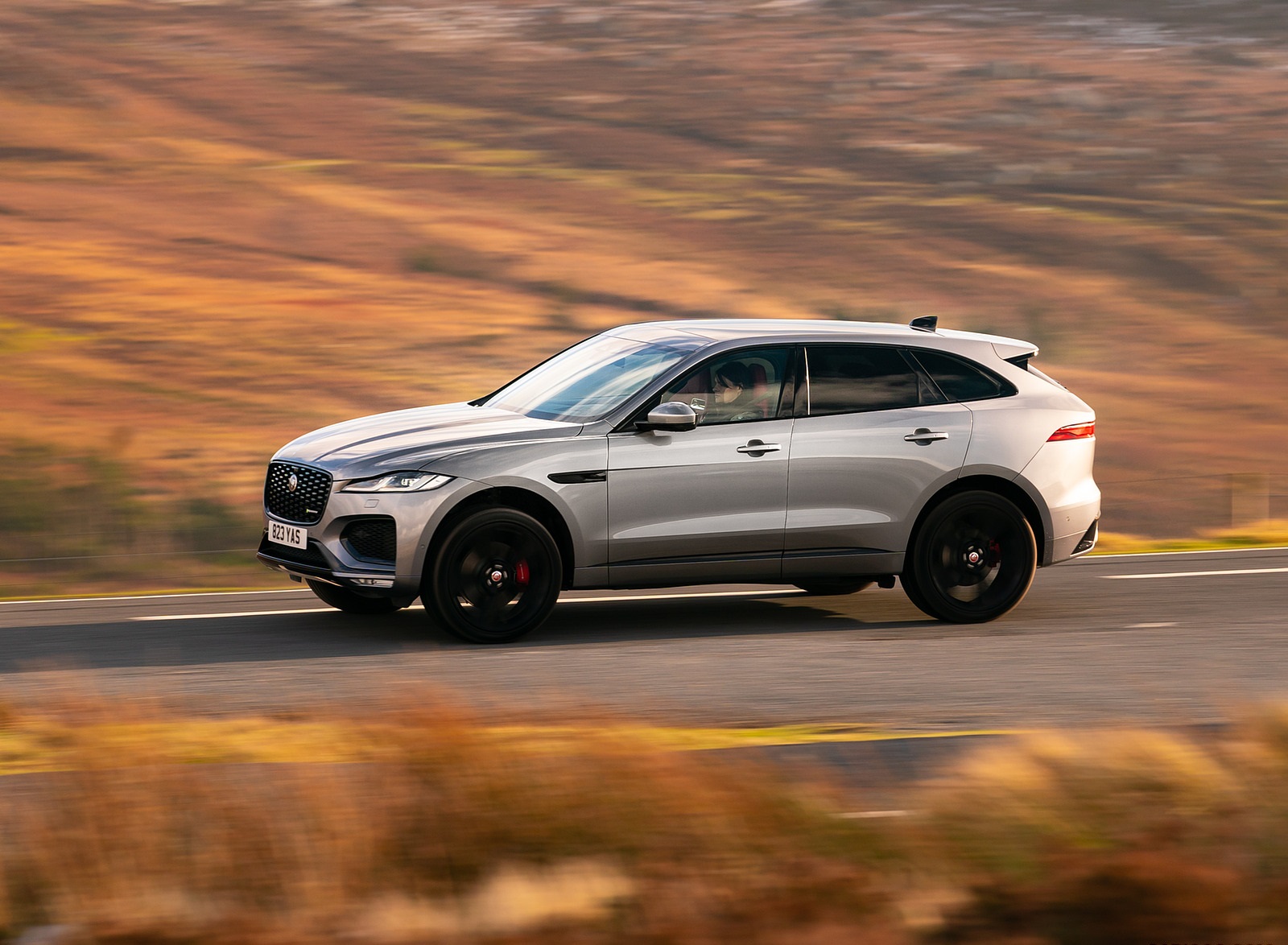 2021 Jaguar F-PACE P400 MHEV Side Wallpapers  (11)