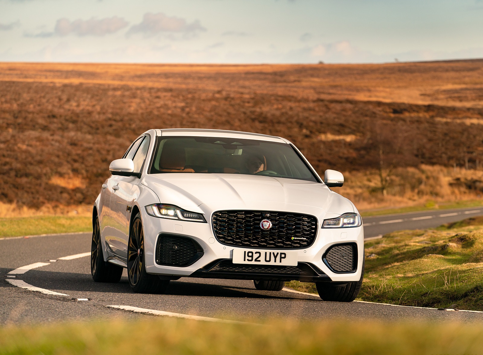 2021 Jaguar XF P300 R-Dynamic SE Front Wallpapers  #8 of 30