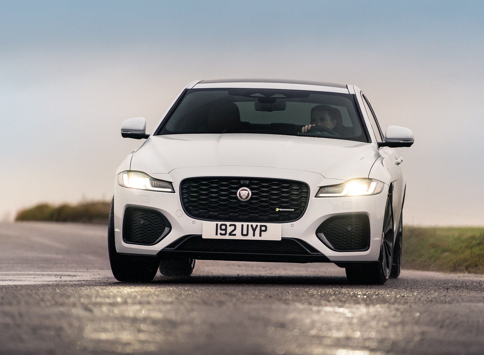 2021 Jaguar XF P300 R-Dynamic SE Front Wallpapers  #10 of 30