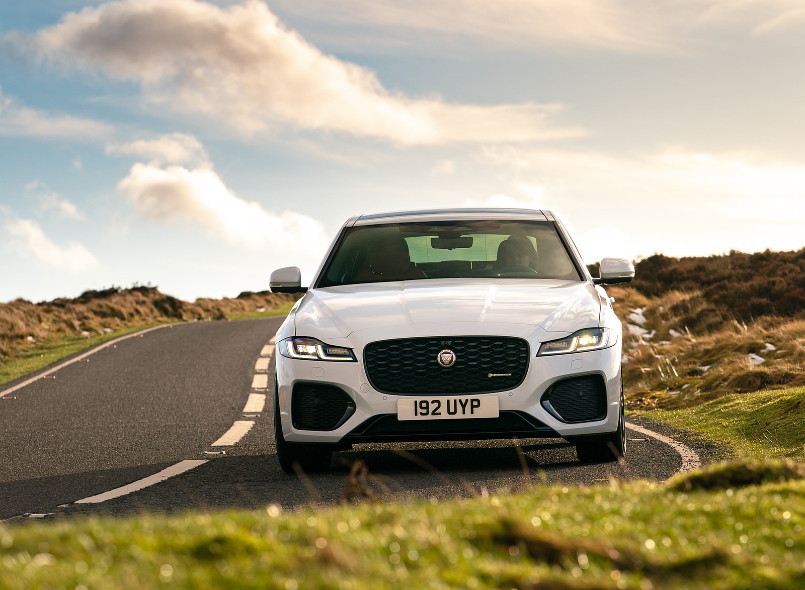2021 Jaguar XF P300 R-Dynamic SE Front Wallpapers #11 of 30