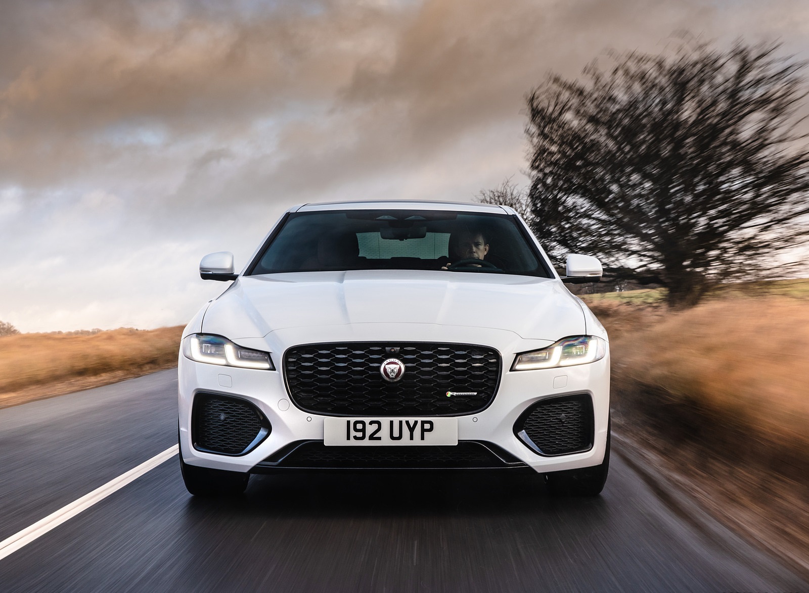 2021 Jaguar XF P300 R-Dynamic SE Front Wallpapers #2 of 30