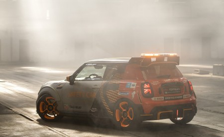 2021 MINI Electric Pacesetter Rear Three-Quarter Wallpapers 450x275 (17)