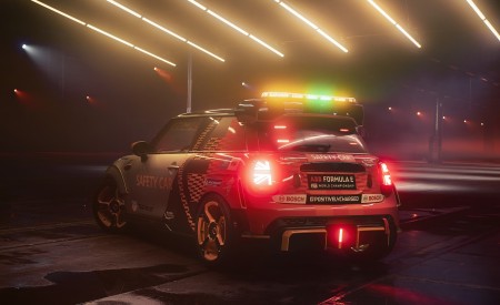 2021 MINI Electric Pacesetter Rear Three-Quarter Wallpapers 450x275 (32)