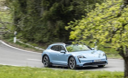 2021 Porsche Taycan 4S Cross Turismo (Color: Frozen Blue Metallic) Front Three-Quarter Wallpapers 450x275 (41)