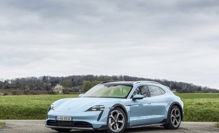 2021 Porsche Taycan 4S Cross Turismo (Color: Frozen Blue Metallic) Front Three-Quarter Wallpapers 450x275 (59)