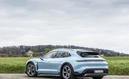 2021 Porsche Taycan 4S Cross Turismo (Color: Frozen Blue Metallic) Rear Three-Quarter Wallpapers 450x275 (60)