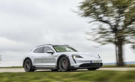 2021 Porsche Taycan 4S Cross Turismo (Color: Ice Grey Metallic) Front Three-Quarter Wallpapers 450x275 (7)