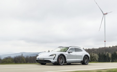 2021 Porsche Taycan 4S Cross Turismo (Color: Ice Grey Metallic) Front Three-Quarter Wallpapers 450x275 (10)