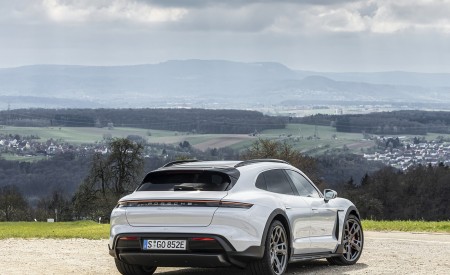 2021 Porsche Taycan 4S Cross Turismo (Color: Ice Grey Metallic) Rear Three-Quarter Wallpapers 450x275 (19)