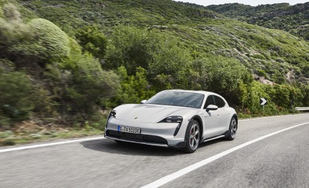 2021 Porsche Taycan 4S Cross Turismo Front Wallpapers 450x275 (75)
