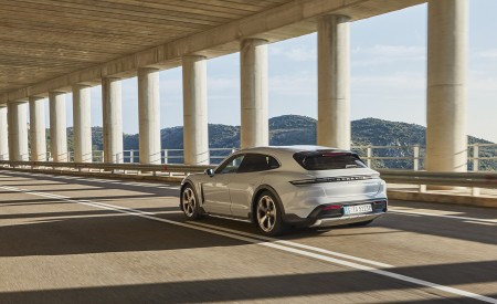 2021 Porsche Taycan 4S Cross Turismo Rear Three-Quarter Wallpapers 450x275 (76)