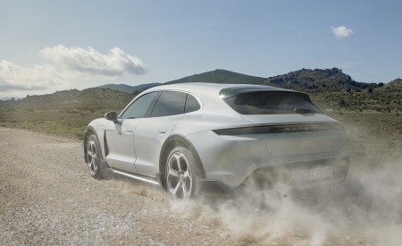 2021 Porsche Taycan 4S Cross Turismo Rear Three-Quarter Wallpapers 450x275 (83)