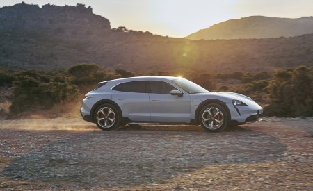 2021 Porsche Taycan 4S Cross Turismo Side Wallpapers  450x275 (85)