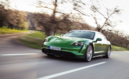 2021 Porsche Taycan Turbo S Cross Turismo (Color: Mamba Green Metallic) Front Three-Quarter Wallpapers 450x275 (2)