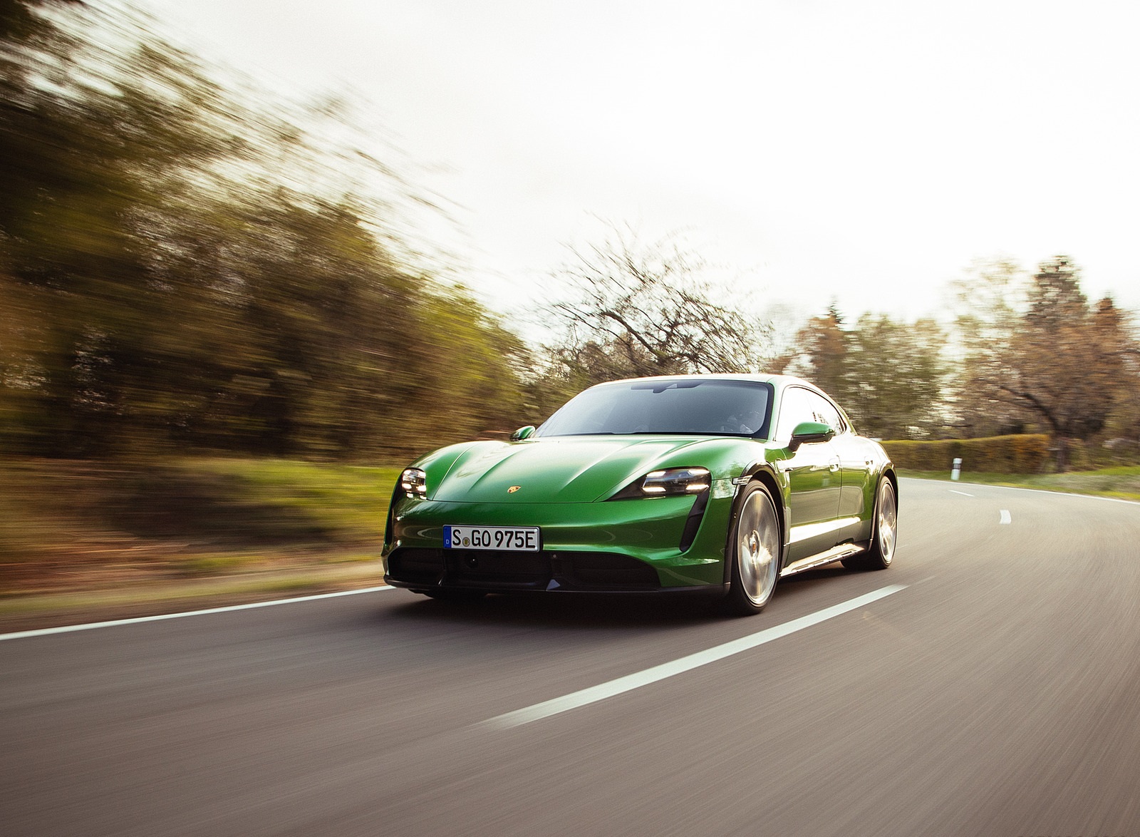 2022 Porsche Taycan Turbo S Cross Turismo (Color: Mamba Green Metallic) Front Wallpapers (7)