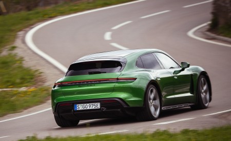 2021 Porsche Taycan Turbo S Cross Turismo (Color: Mamba Green Metallic) Rear Three-Quarter Wallpapers 450x275 (17)