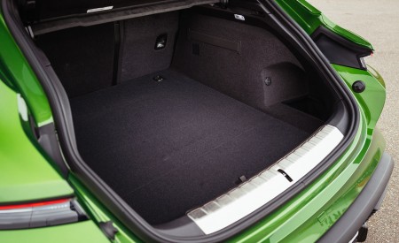 2021 Porsche Taycan Turbo S Cross Turismo (Color: Mamba Green Metallic) Trunk Wallpapers 450x275 (38)