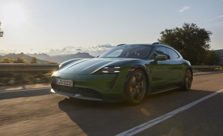 2021 Porsche Taycan Turbo S Cross Turismo Front Three-Quarter Wallpapers 450x275 (40)