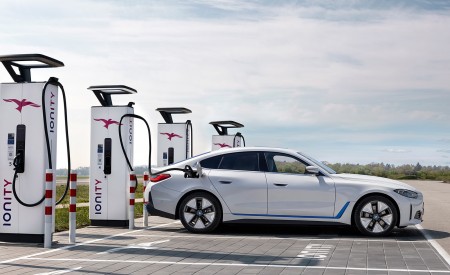 2022 BMW i4 eDrive40 Charging Wallpapers 450x275 (16)
