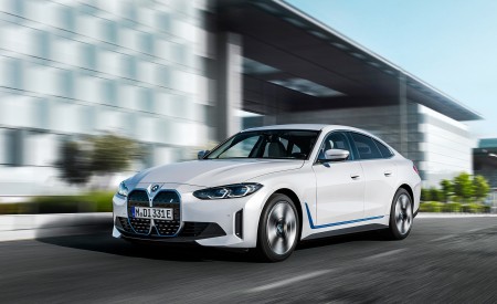 2022 BMW i4 eDrive40 Front Three-Quarter Wallpapers 450x275 (4)