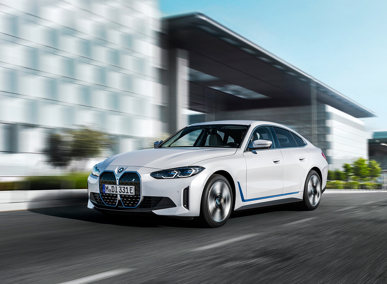 2022 BMW i4 eDrive40 Front Three-Quarter Wallpapers (4)