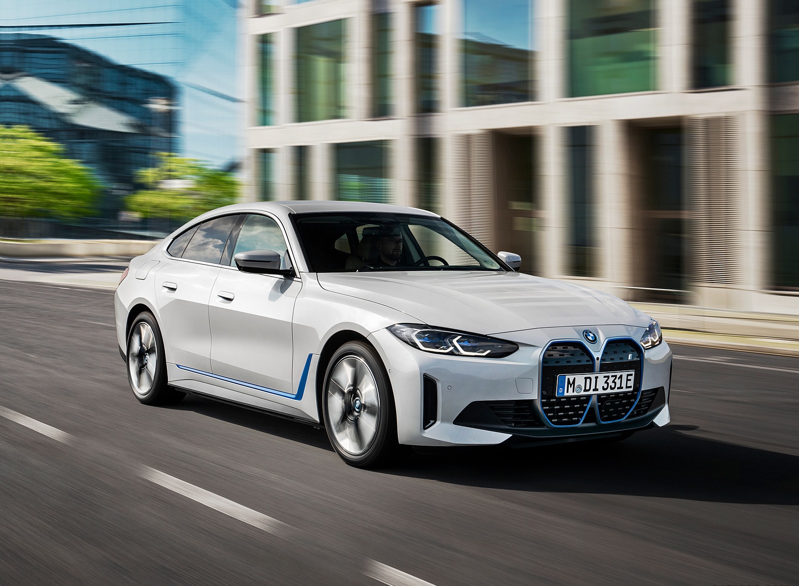 2022 BMW i4 eDrive40 Front Three-Quarter Wallpapers  (5)