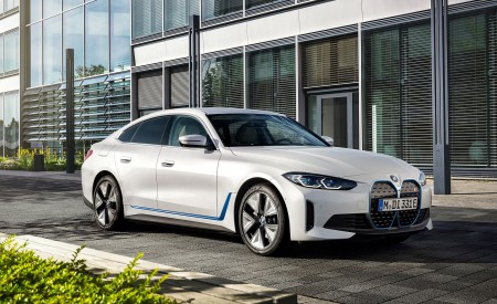 2022 BMW i4 eDrive40 Front Three-Quarter Wallpapers 450x275 (7)