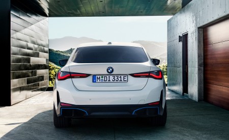 2022 BMW i4 eDrive40 Rear Wallpapers 450x275 (14)