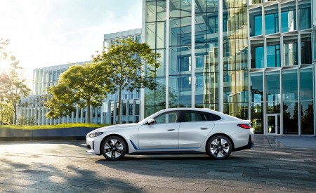 2022 BMW i4 eDrive40 Side Wallpapers 450x275 (9)