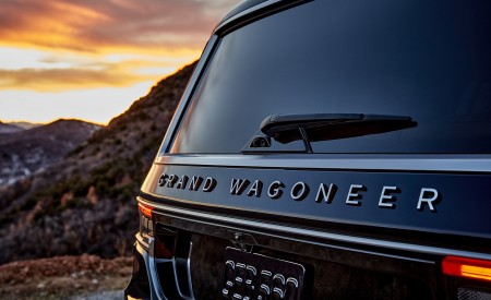 2022 Jeep Grand Wagoneer Detail Wallpapers  450x275 (61)