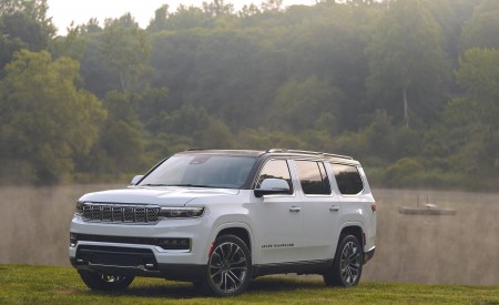 2022 Jeep Grand Wagoneer Front Three-Quarter Wallpapers 450x275 (13)