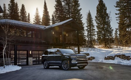 2022 Jeep Grand Wagoneer Front Three-Quarter Wallpapers 450x275 (48)