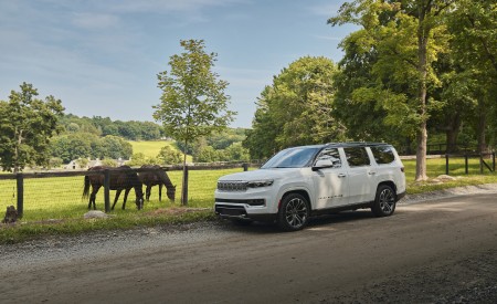 2022 Jeep Grand Wagoneer Front Three-Quarter Wallpapers 450x275 (8)