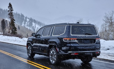 2022 Jeep Grand Wagoneer Rear Three-Quarter Wallpapers  450x275 (38)