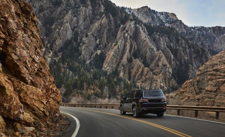 2022 Jeep Grand Wagoneer Rear Three-Quarter Wallpapers  450x275 (25)