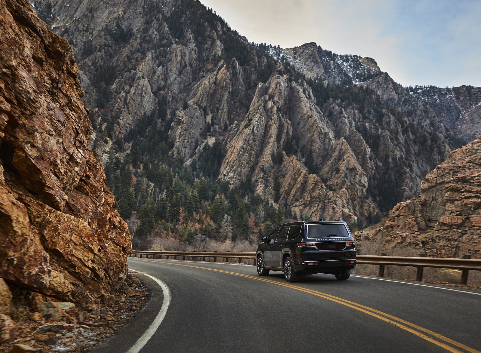 2022 Jeep Grand Wagoneer Rear Three-Quarter Wallpapers  (5)
