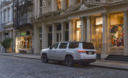 2022 Jeep Grand Wagoneer Rear Three-Quarter Wallpapers 450x275 (17)