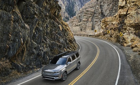 2022 Jeep Grand Wagoneer Series III Front Three-Quarter Wallpapers  450x275 (43)