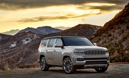 2022 Jeep Grand Wagoneer Series III Front Three-Quarter Wallpapers 450x275 (44)