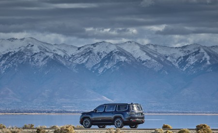 2022 Jeep Grand Wagoneer Side Wallpapers 450x275 (41)